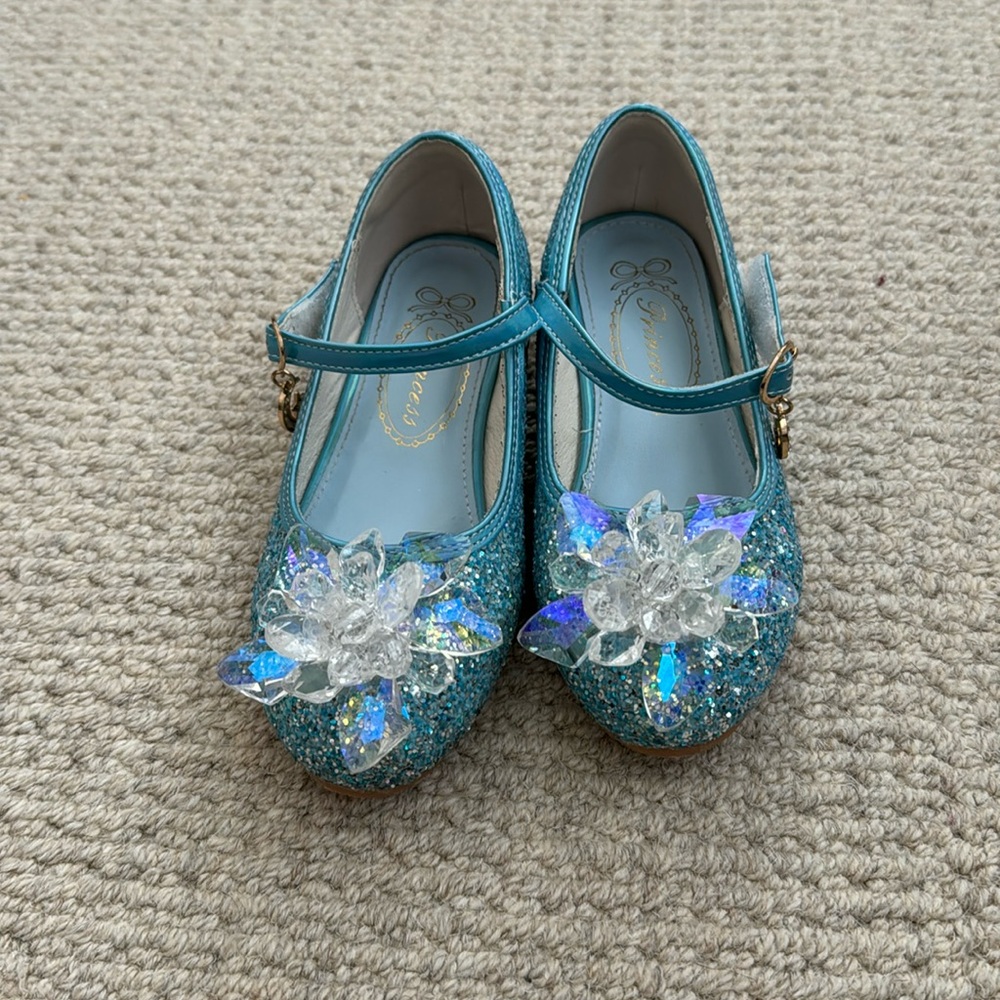 Like New Princess Shoes sz 29!